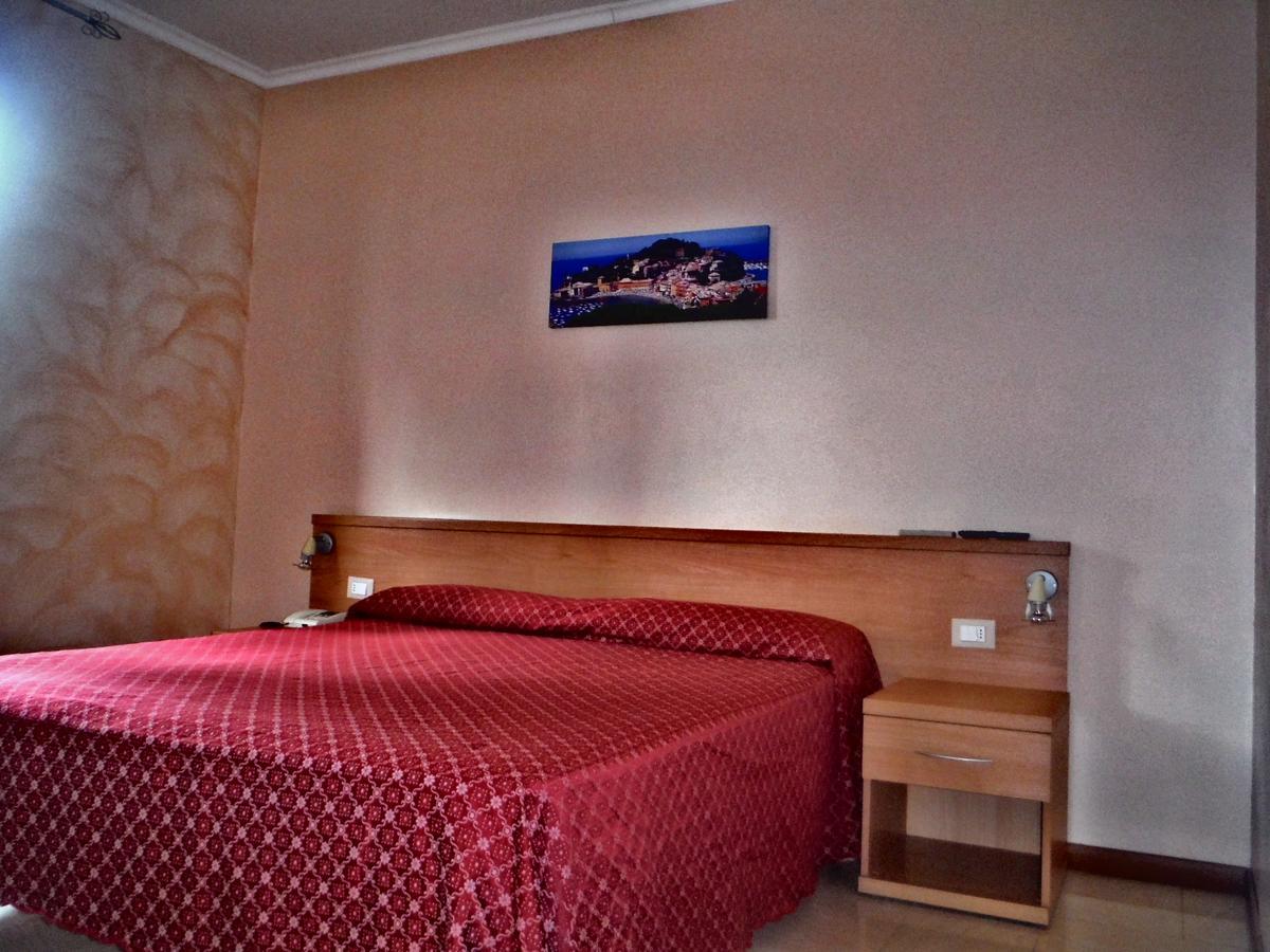 Hotel Villa Flora 보글리아스코 외부 사진
